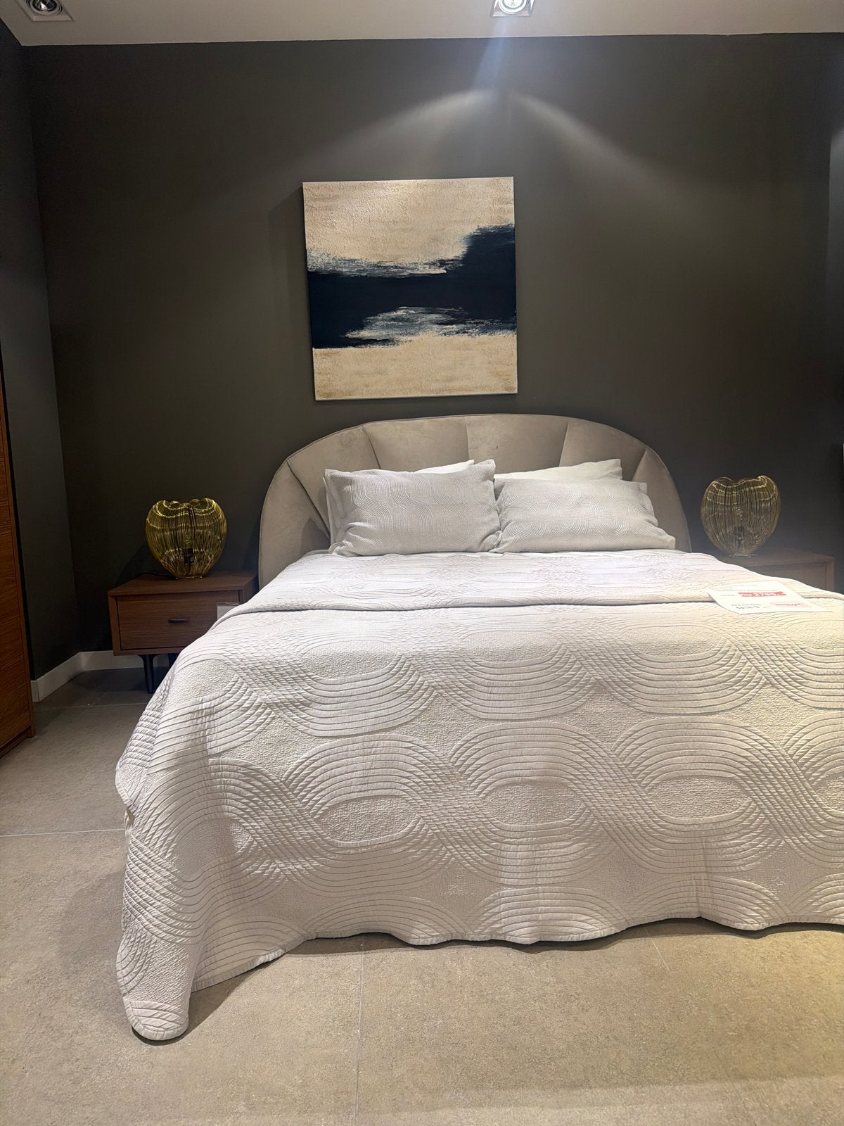 Luxe tweepersoonsbed met gestoffeerd hoofdbord, Ophalen, Beige, Tweepersoons, Zo goed als nieuw