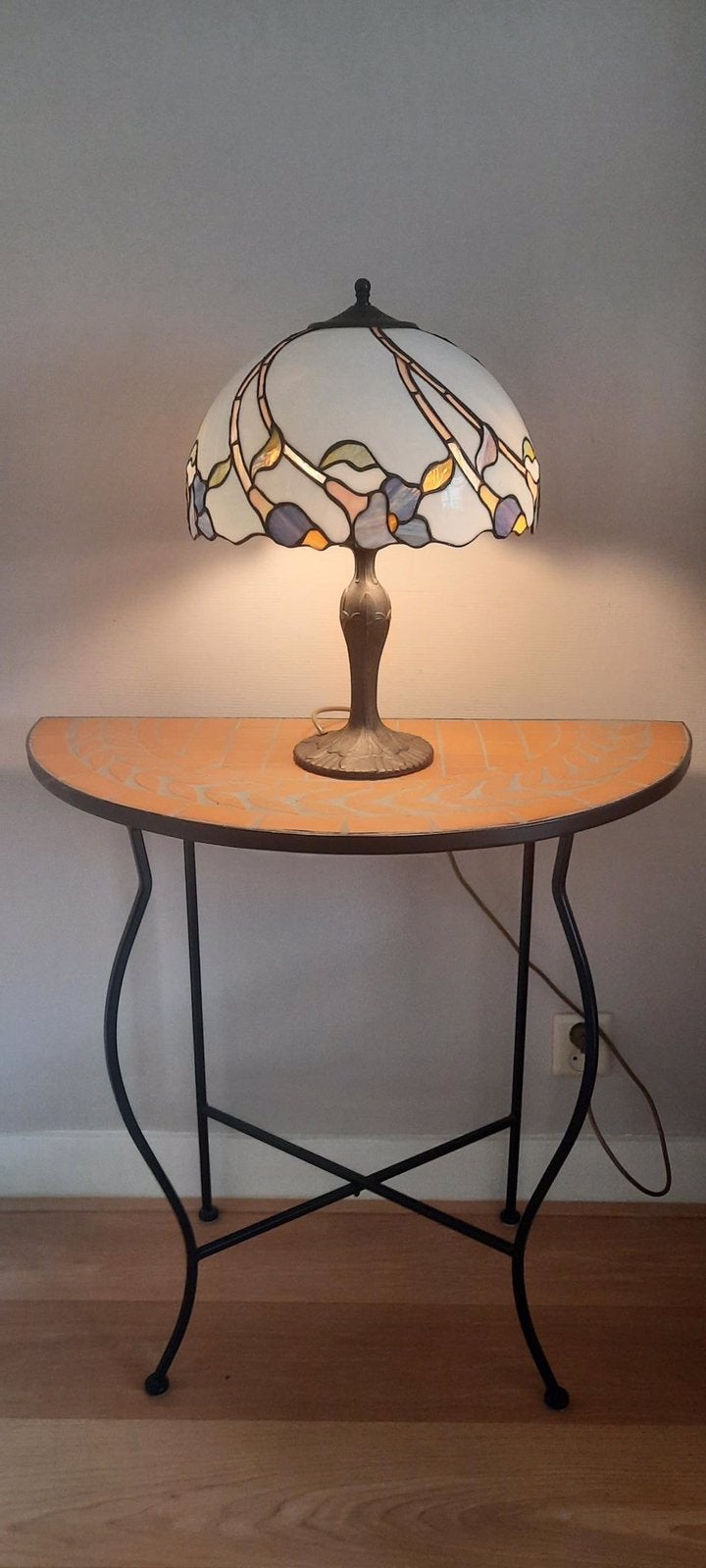 Sfeervolle Tiffany Tafellamp – Prachtig Glas-in-Lood, 49 cm, Tiffany lamp, Met schakelaar, Zo goed als nieuw