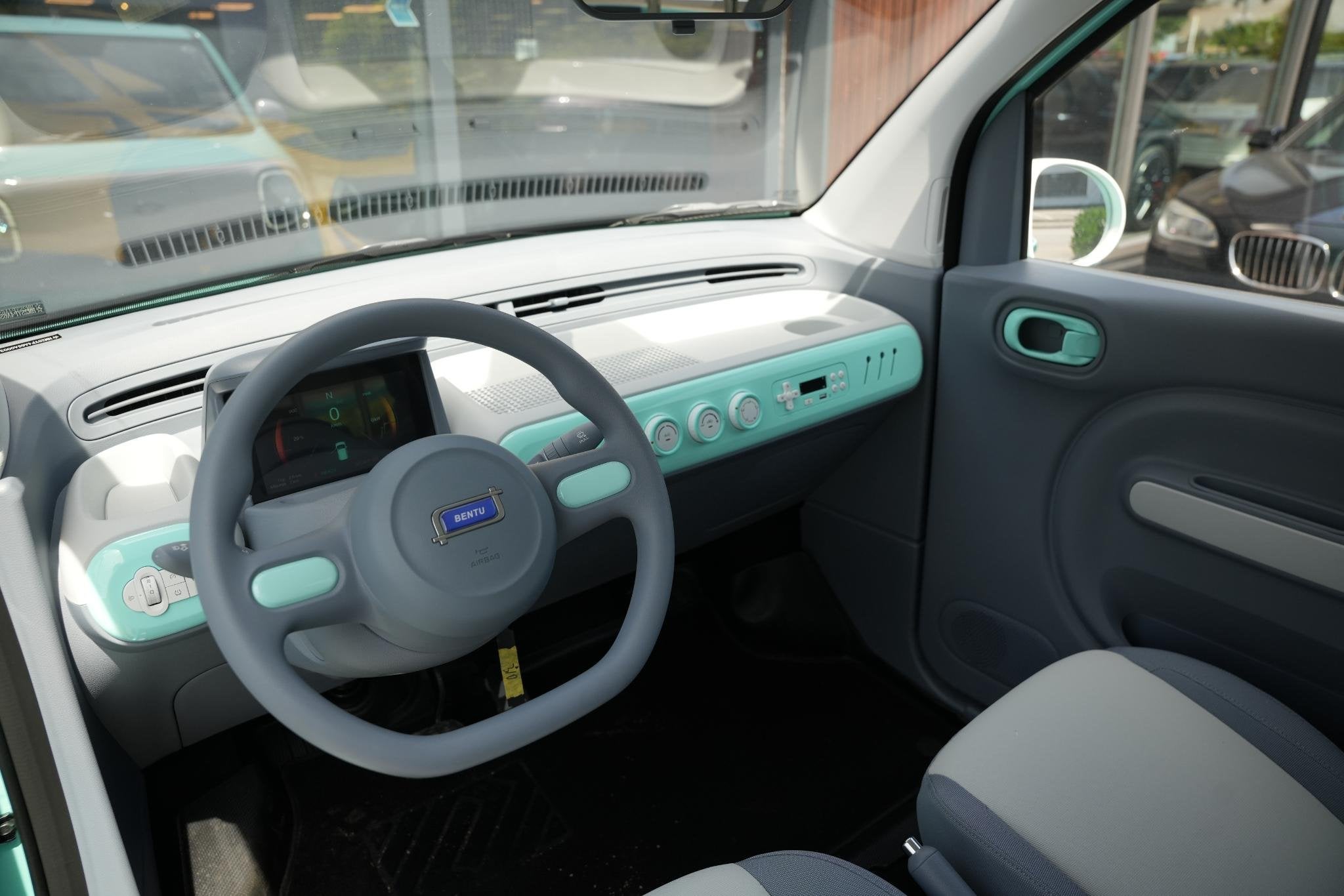 Bontu Mango Airco Radio/Bluetooth Camera 4 zitplaatsen, Auto's, Overige Auto's, Automaat, Stof, Gebruikt, 595 kg