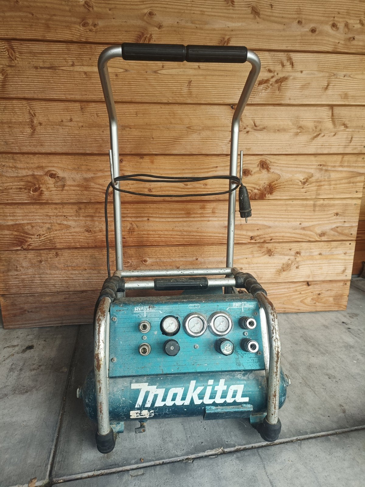 Makita compressor met wielen - Gebruikt, Ophalen, Gebruikt, 6 tot 10 bar, 25 tot 100 liter