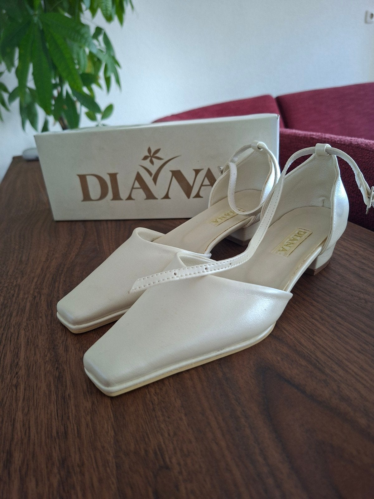 Diana pumps met enkelbandje., Kleding | Dames, Schoenen, Ophalen of Verzenden, Nieuw, Wit