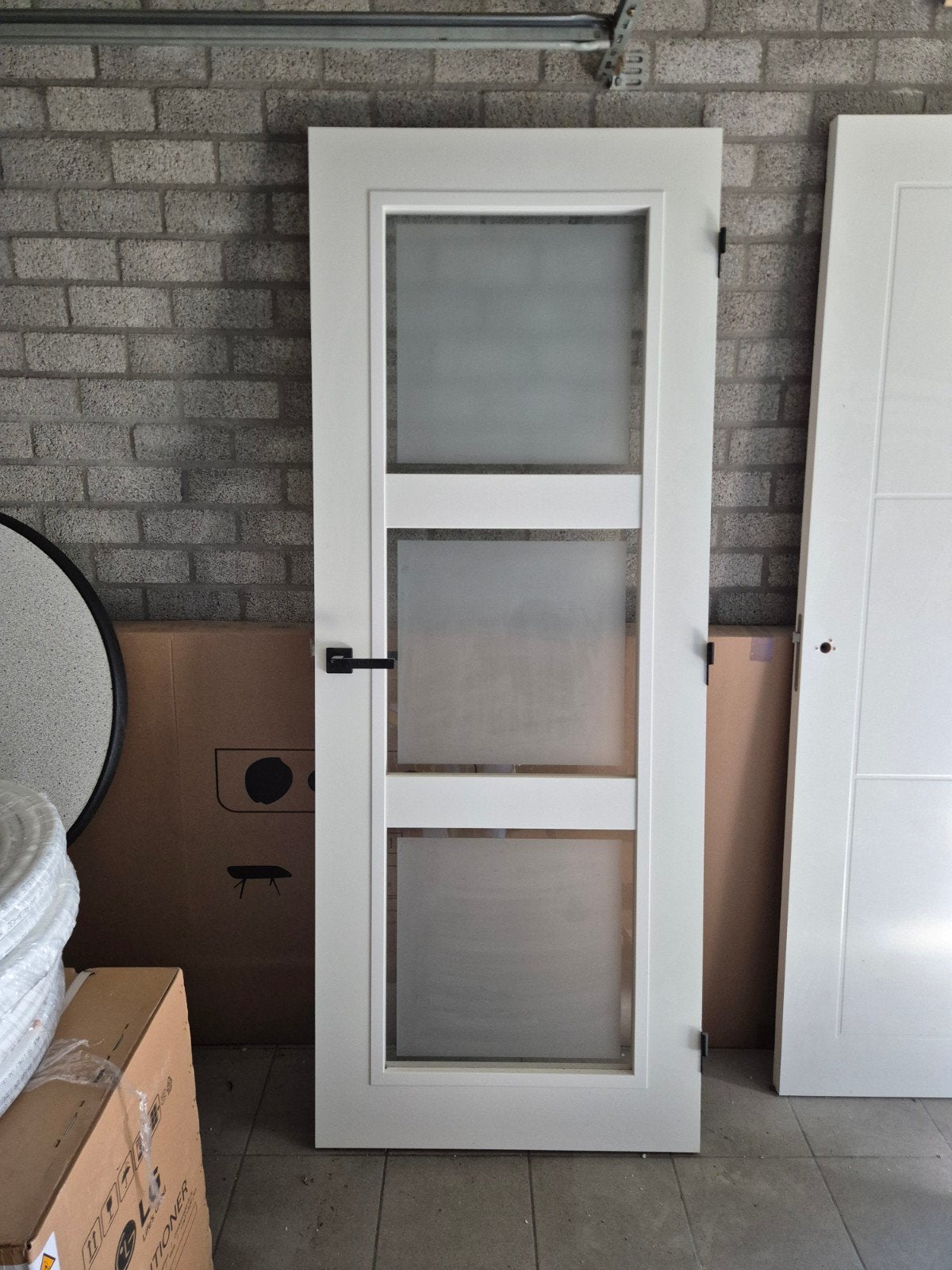 Witte binnendeur met glaspanelen en zwart beslag, 80 tot 100 cm, Binnendeur, Ophalen of Verzenden, Zo goed als nieuw