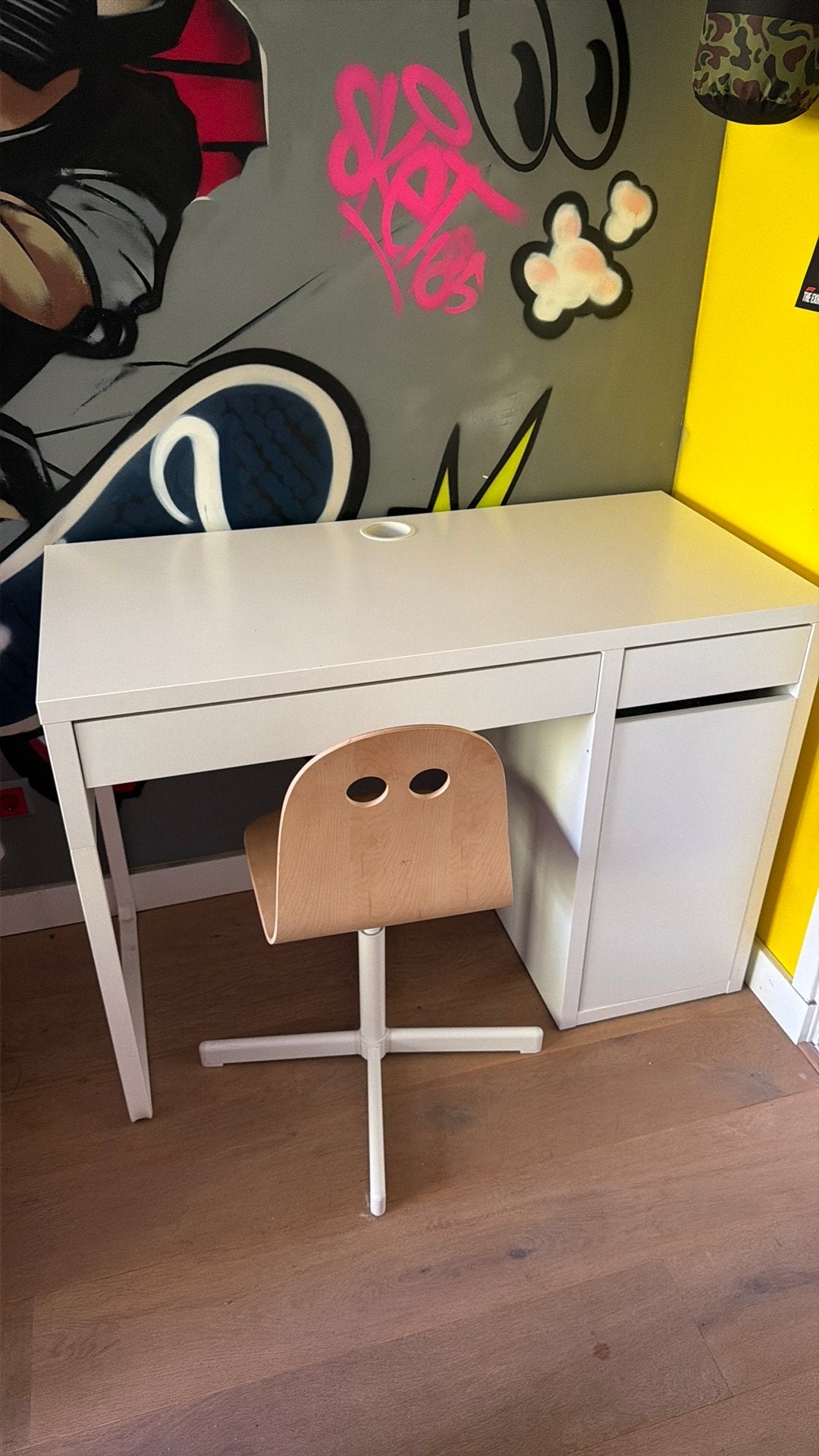IKEA Micke bureau inclusief bureaustoel, Ophalen, Gebruikt, Met lades, Spaanplaat of MDF