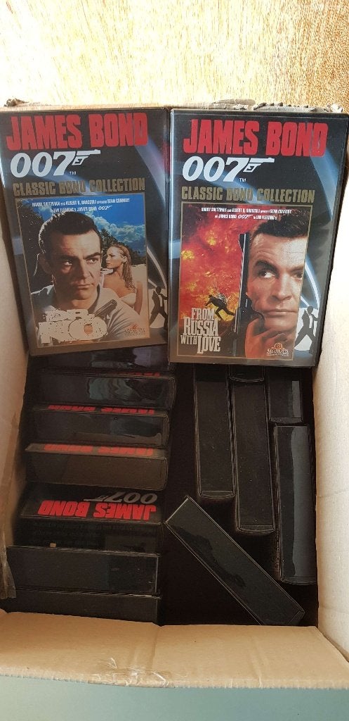 James Bond op VHS videoband 18 stuks te koop, Alle leeftijden, Ophalen, Gebruikt, Actie en Avontuur