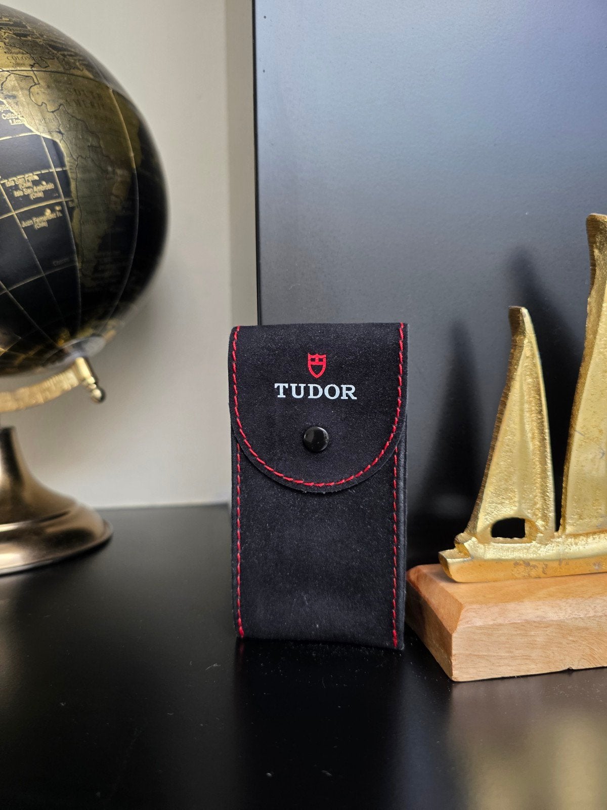Tudor reisetui voor horloge - Zwart met rood stiksel, Ophalen of Verzenden, Zo goed als nieuw, Tudor SA, Rue François-Dussaud 3-5, 1211 Genève 26, Zwitserland