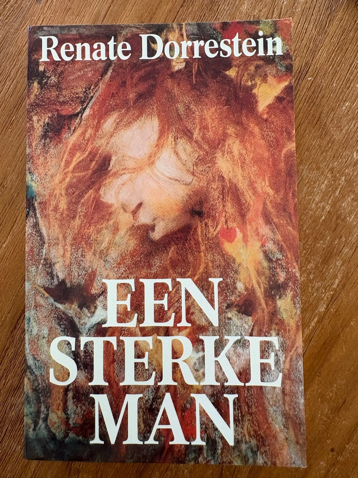Renate Dorrestein - Een sterke man, Ophalen of Verzenden, Zo goed als nieuw, Renate Dorrestein