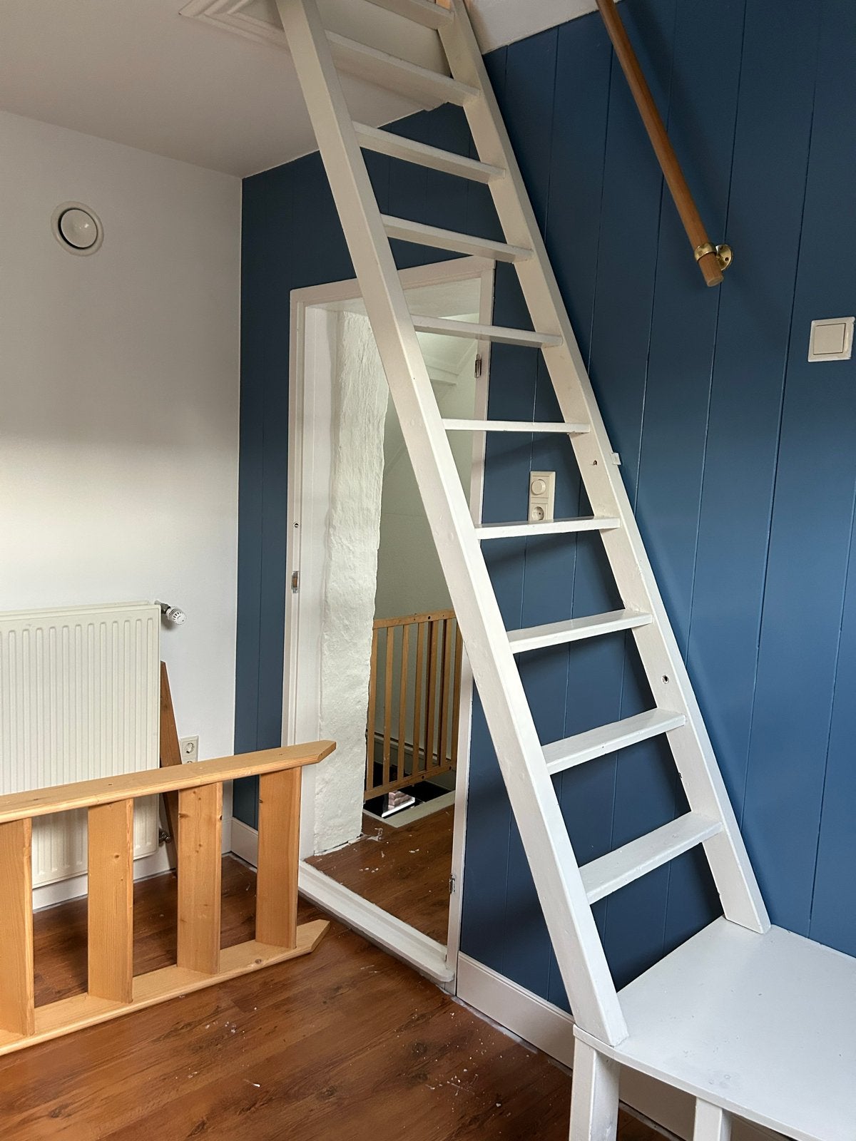 Witte houten zoldertrap/steektrap, Ophalen, Gebruikt, Ladder, 2 tot 4 meter
