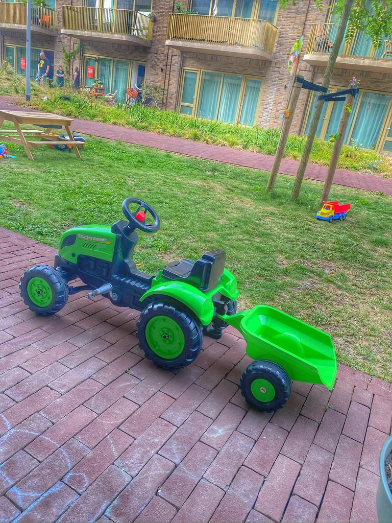 Traptractor Country Farmer met aanhanger groen kind 2-5 jaar, Ophalen of Verzenden, Zo goed als nieuw