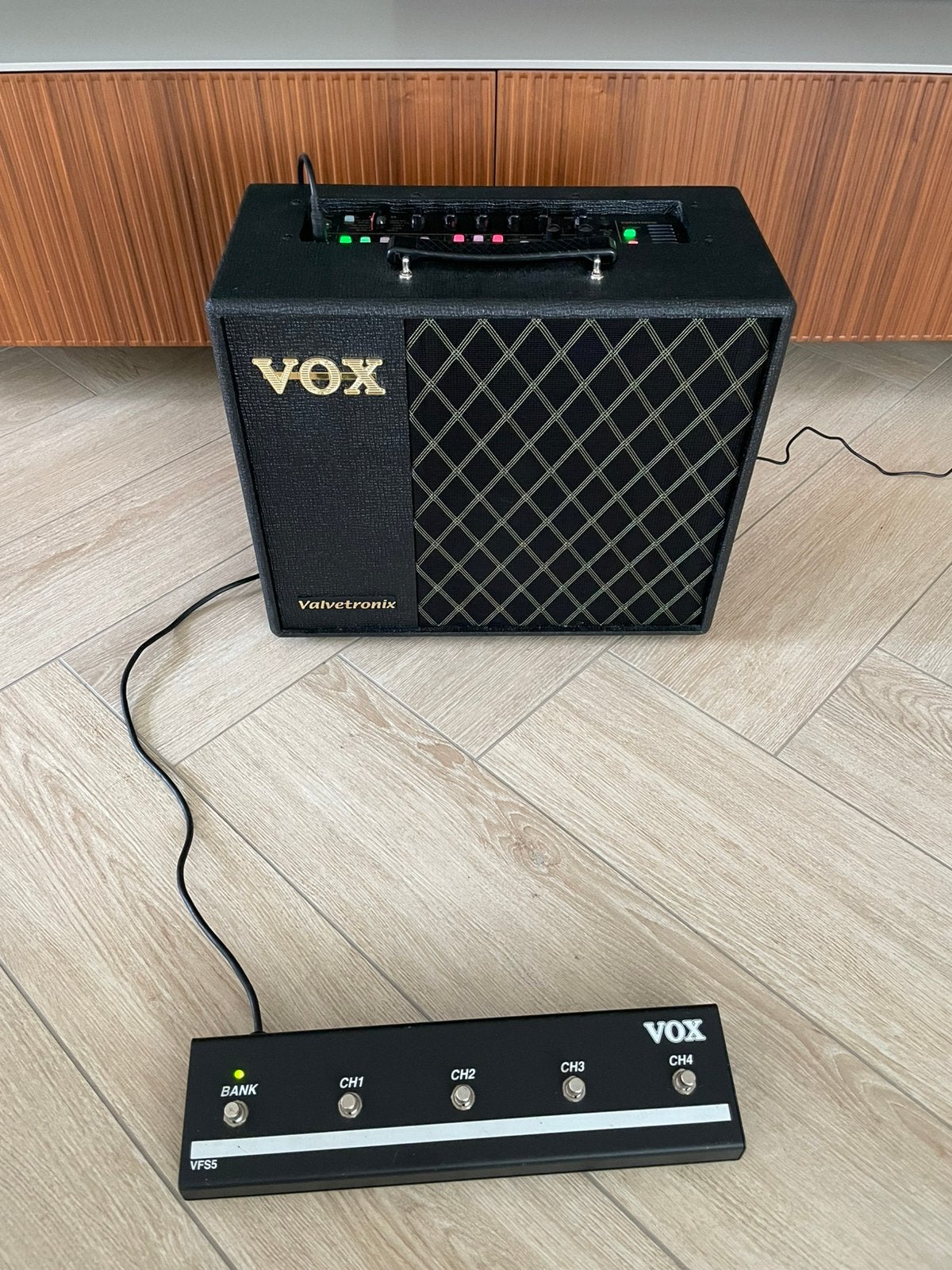 Vox VT40X gitaar versterker met VFS5 footswitch, Muziek en Instrumenten, Versterkers | Bas en Gitaar, Ophalen, Zo goed als nieuw