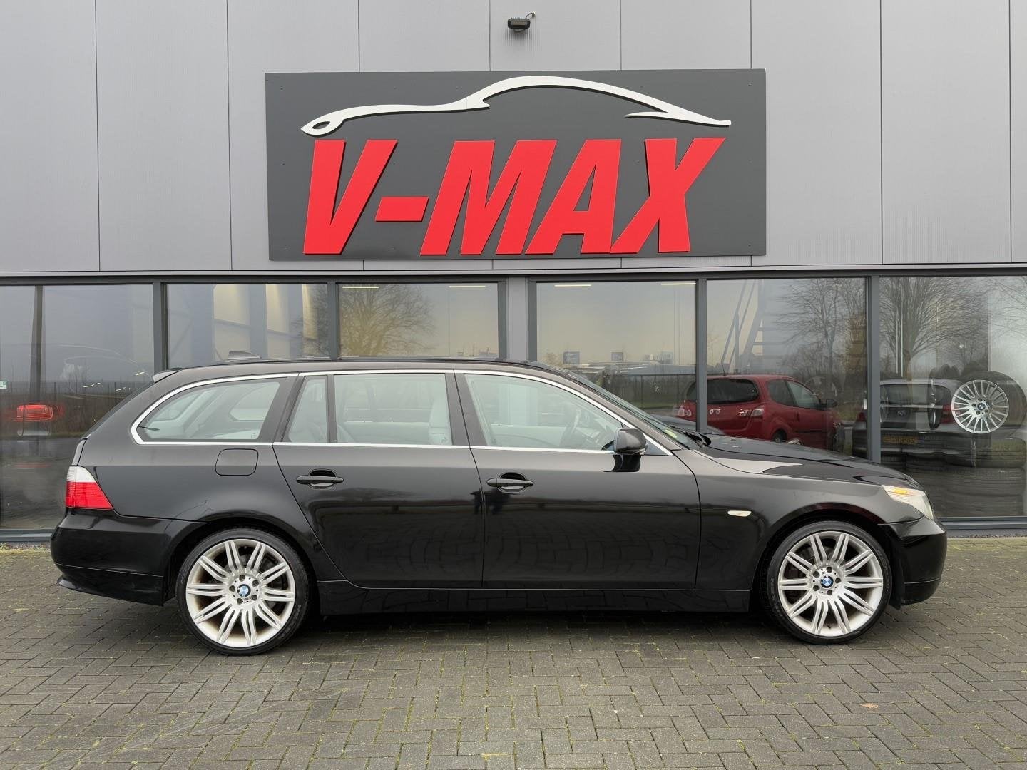 BMW 525i Touring AUT Exec Carplay Xenon Leer Stoelvw NaviPro, Automaat, Achterwielaandrijving, 2497 cc, 2000 kg