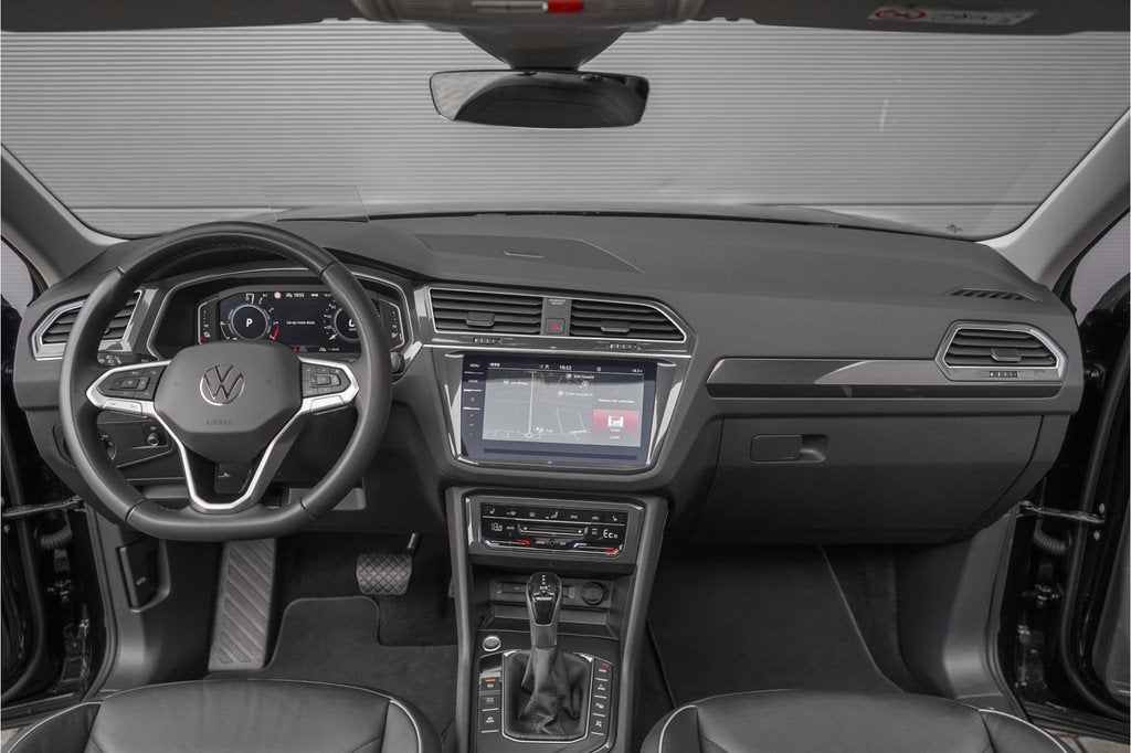 Volkswagen Tiguan 1.4 TSI eHybrid Elegance Lederen Memory Se, Gebruikt, Zwart, 4 cilinders, Zwart