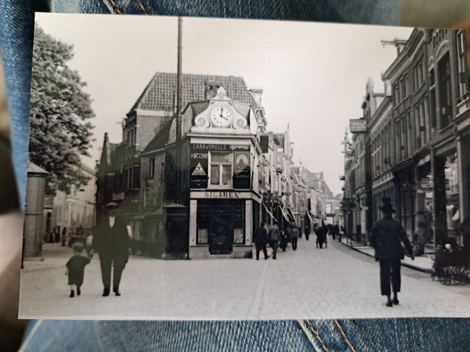 Deventer foto Nieuwstraat met klok, Ophalen of Verzenden