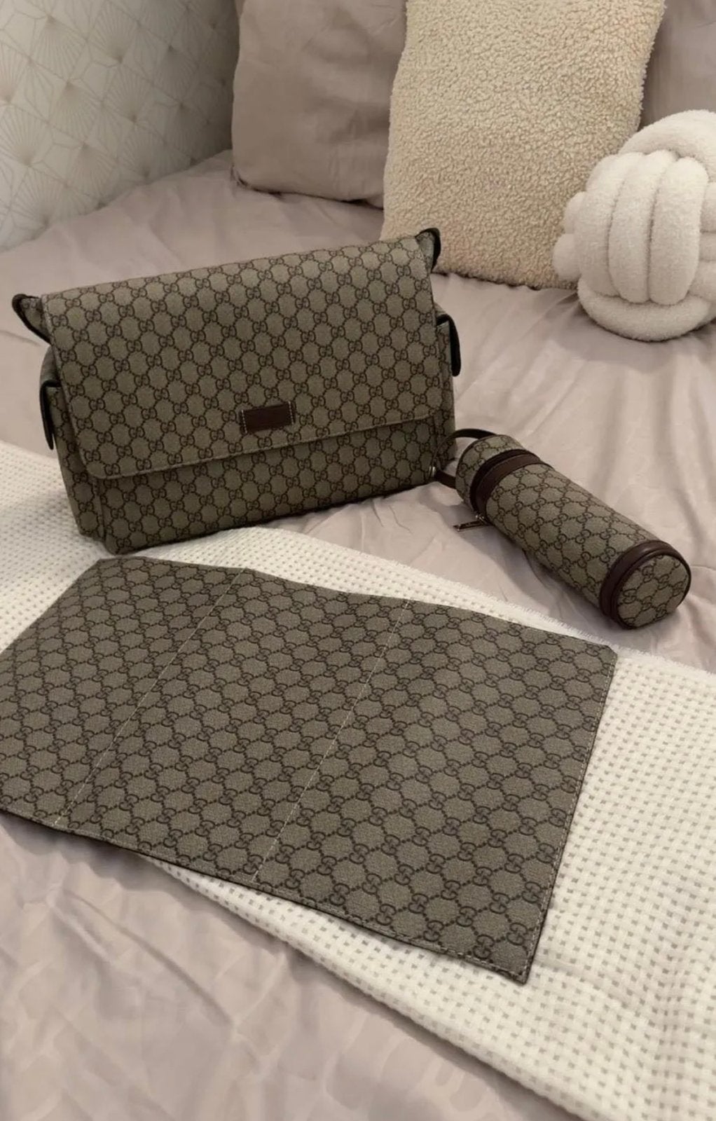 Luxe gucci babytas met verschoonmatje & flessenhouder, Kinderen en Baby's, Luiertassen, Ophalen of Verzenden, Zo goed als nieuw