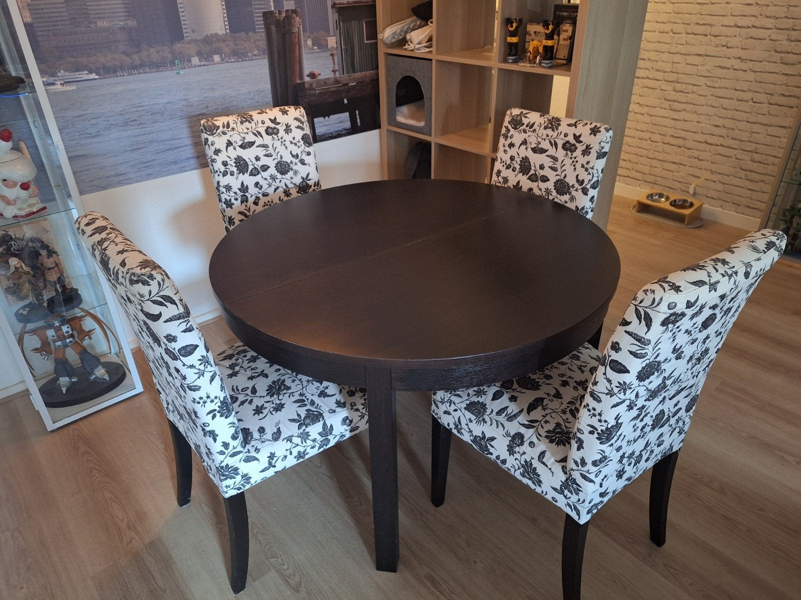 Ikea Bjursta eetkamer tafel en stoelen - uitschuifbaar, Huis en Inrichting, Ophalen, 100 tot 150 cm, Rond, 50 tot 100 cm