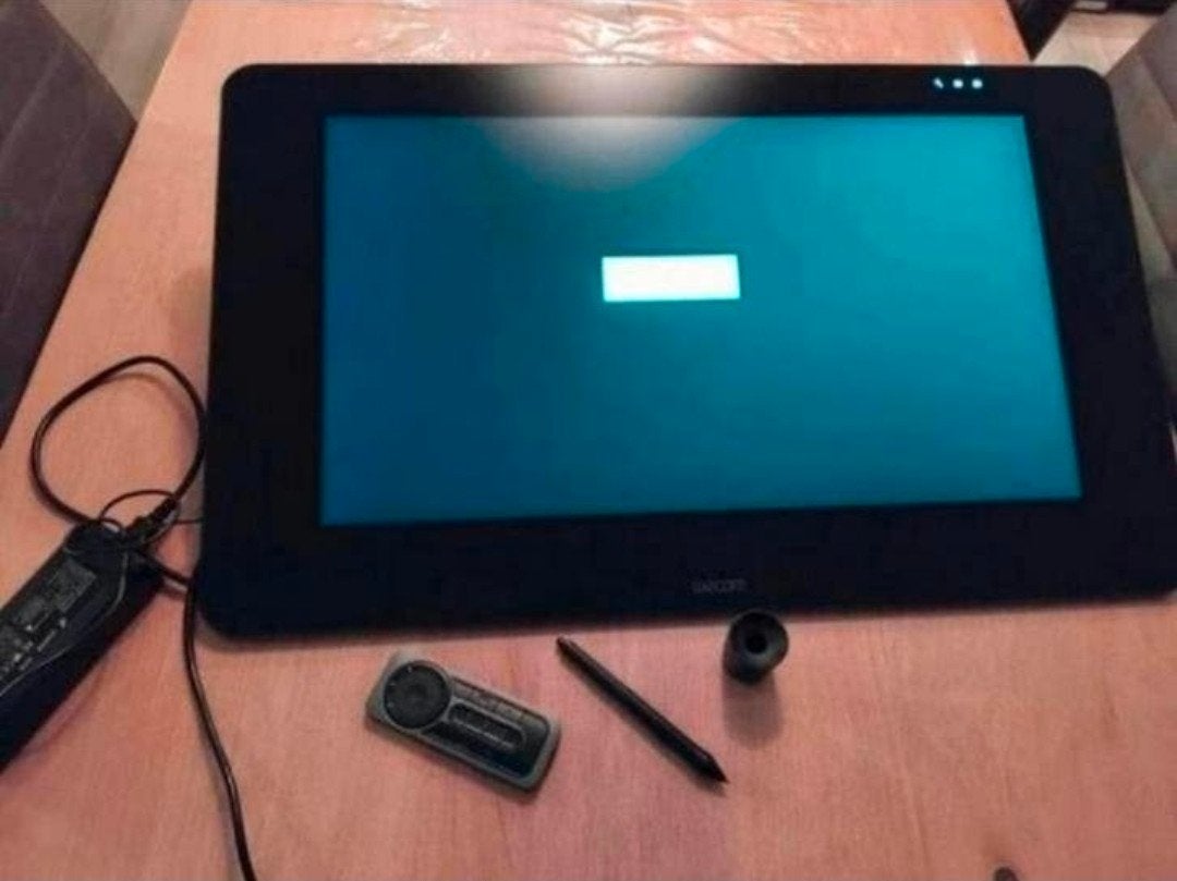 Wacom 27 qhd touch cintiq met pen adapter afstandbediening, Ophalen of Verzenden, Zo goed als nieuw