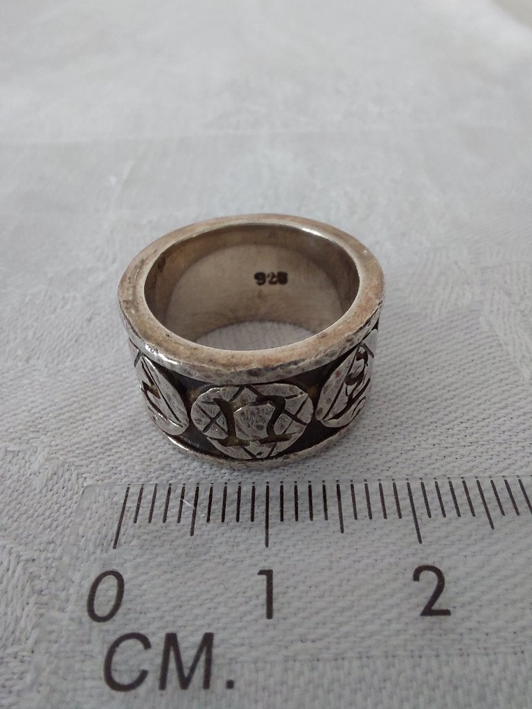 Mooie brede zilveren 925 ring symbolische tekens als nieuw, Sieraden, Tassen en Uiterlijk, Ringen, Ophalen of Verzenden, Dame