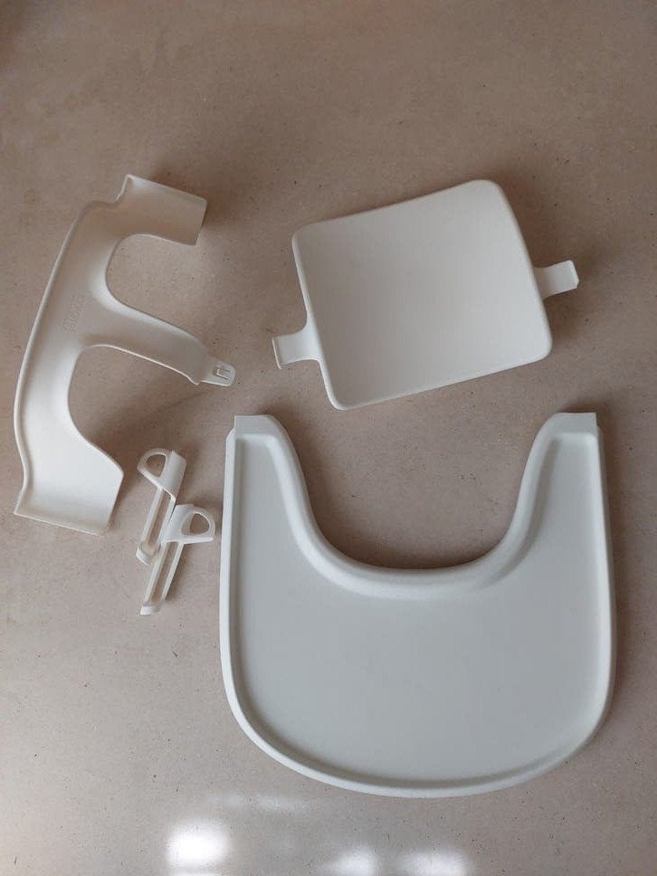 Stokke Tripp Trapp babyset met tafelblad en riem wit, Ophalen, Gebruikt, Meegroeistoel, Gordel(s)