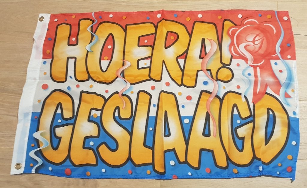 Hoera geslaagd vlag vaandel vlaggen afstuderen feestartikel, Diversen, Verzenden, Zo goed als nieuw
