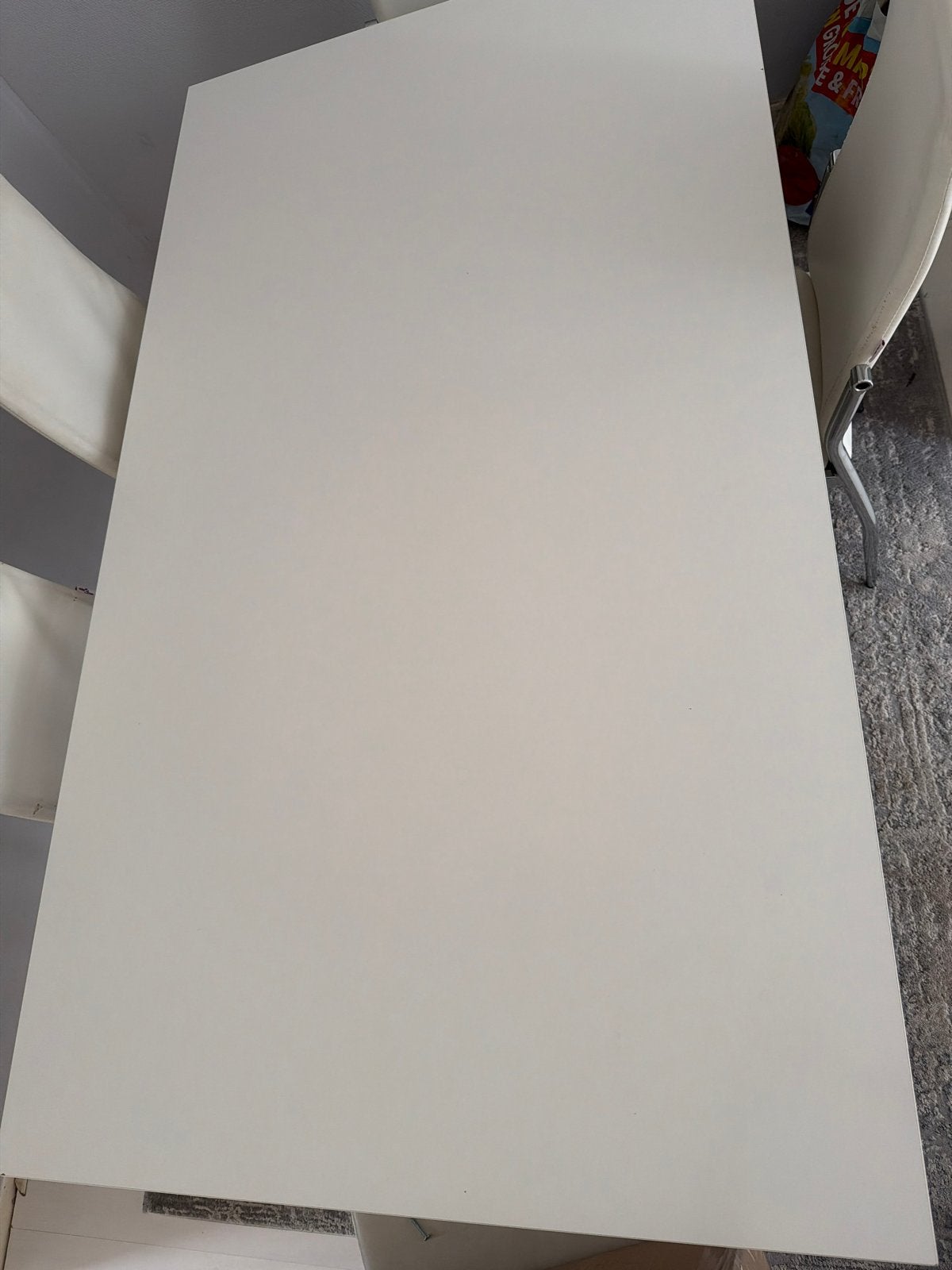 Witte tafel met chromen poten, Ophalen, Gebruikt, 100 tot 150 cm, 50 tot 100 cm