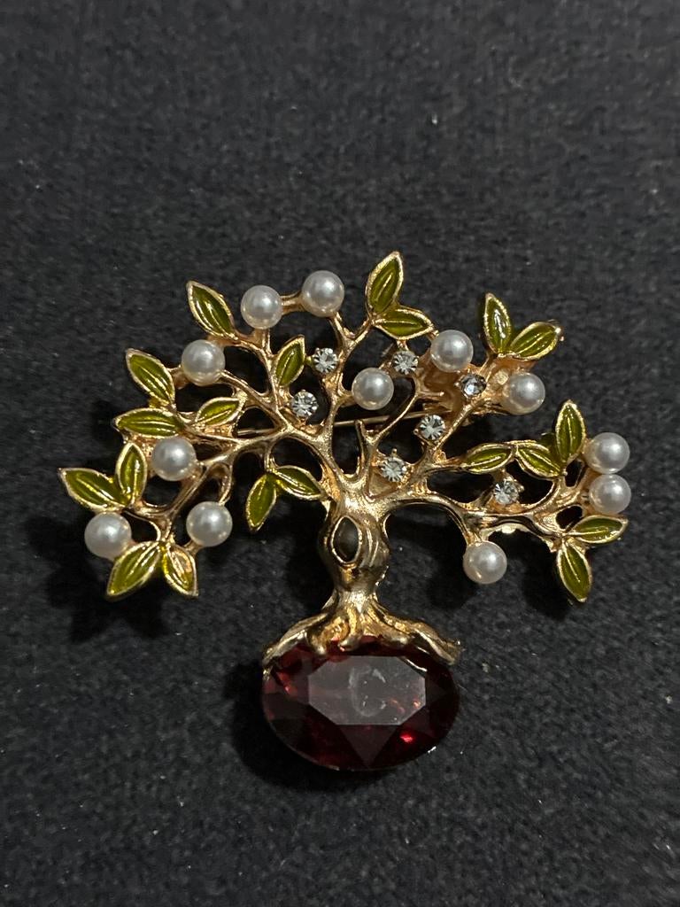 Broche levensboom met parels en rode steen, Ophalen of Verzenden, Gebruikt, Overige materialen