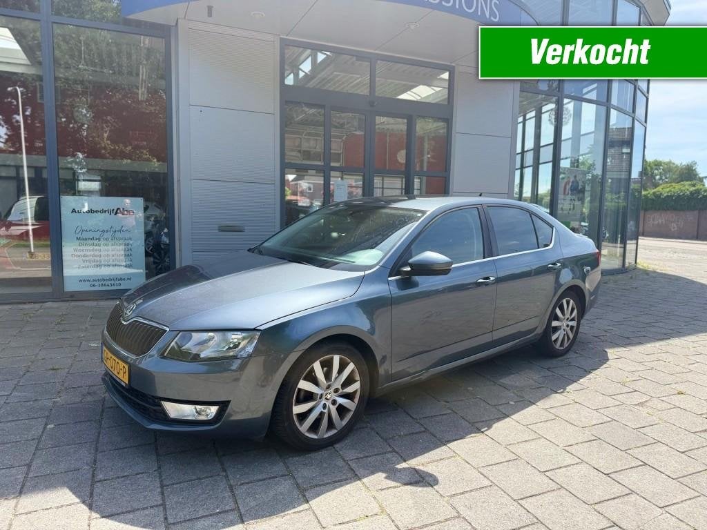 Skoda OCTAVIA 1.6 TDI GRT AMB BNS-LMV-ECC-PDC-LEER-NAVI-ETC!, Auto's, Skoda, USB, Gebruikt, Euro 6, 4 cilinders
