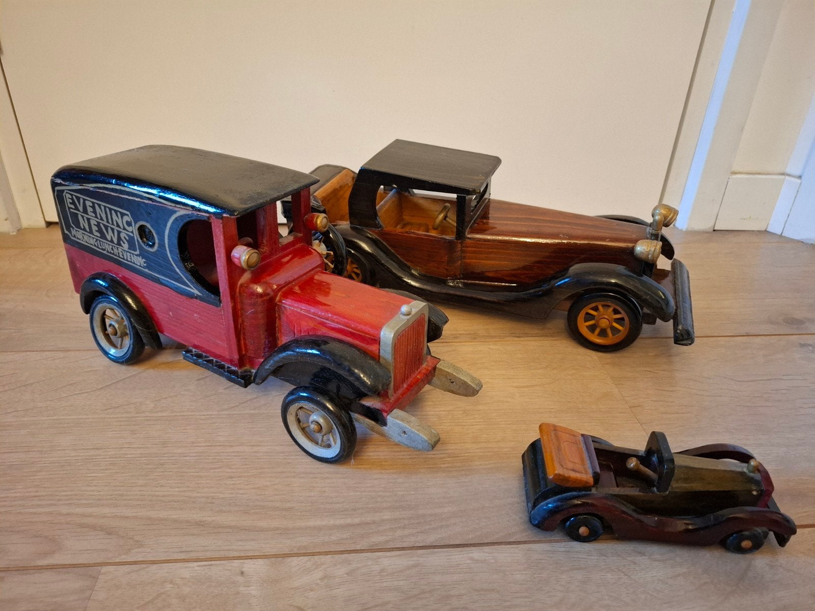 3 prachtige handgemaakte houten oldtimers, Hobby en Vrije tijd, Modelauto's | 1:24, Ophalen, Gebruikt, Auto, Overige merken
