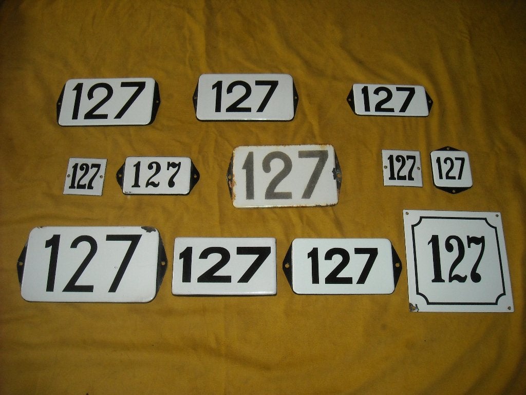 oud emaille huisnummer 127 ook 128 129 130 131 132 133 134 5, Ophalen of Verzenden