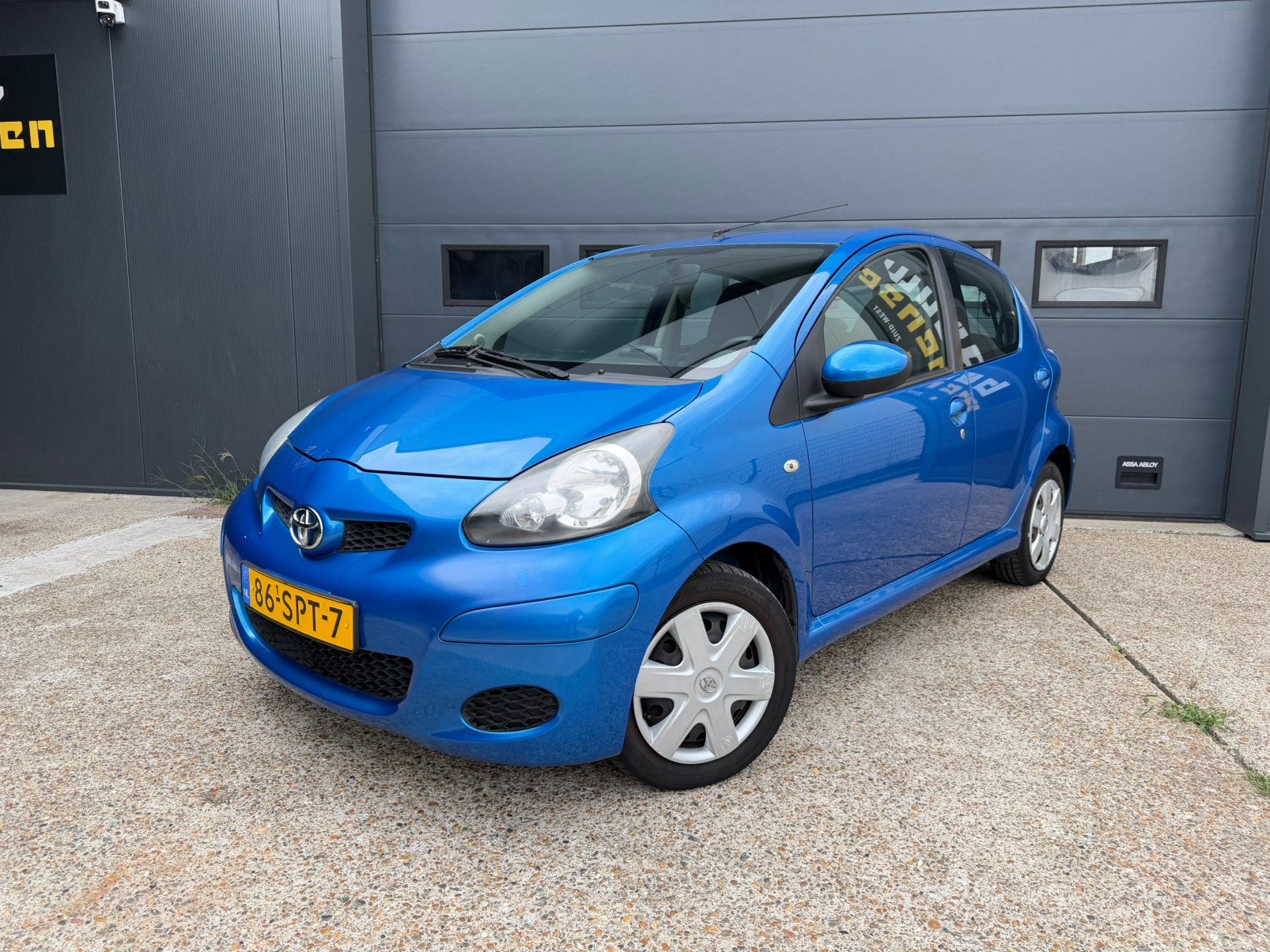 Toyota Aygo 1.0 12V Vvt-i 5DRS 2011 Blauw Airco Carplay Navi, Voorwielaandrijving, Stof, Zwart, 68 pk