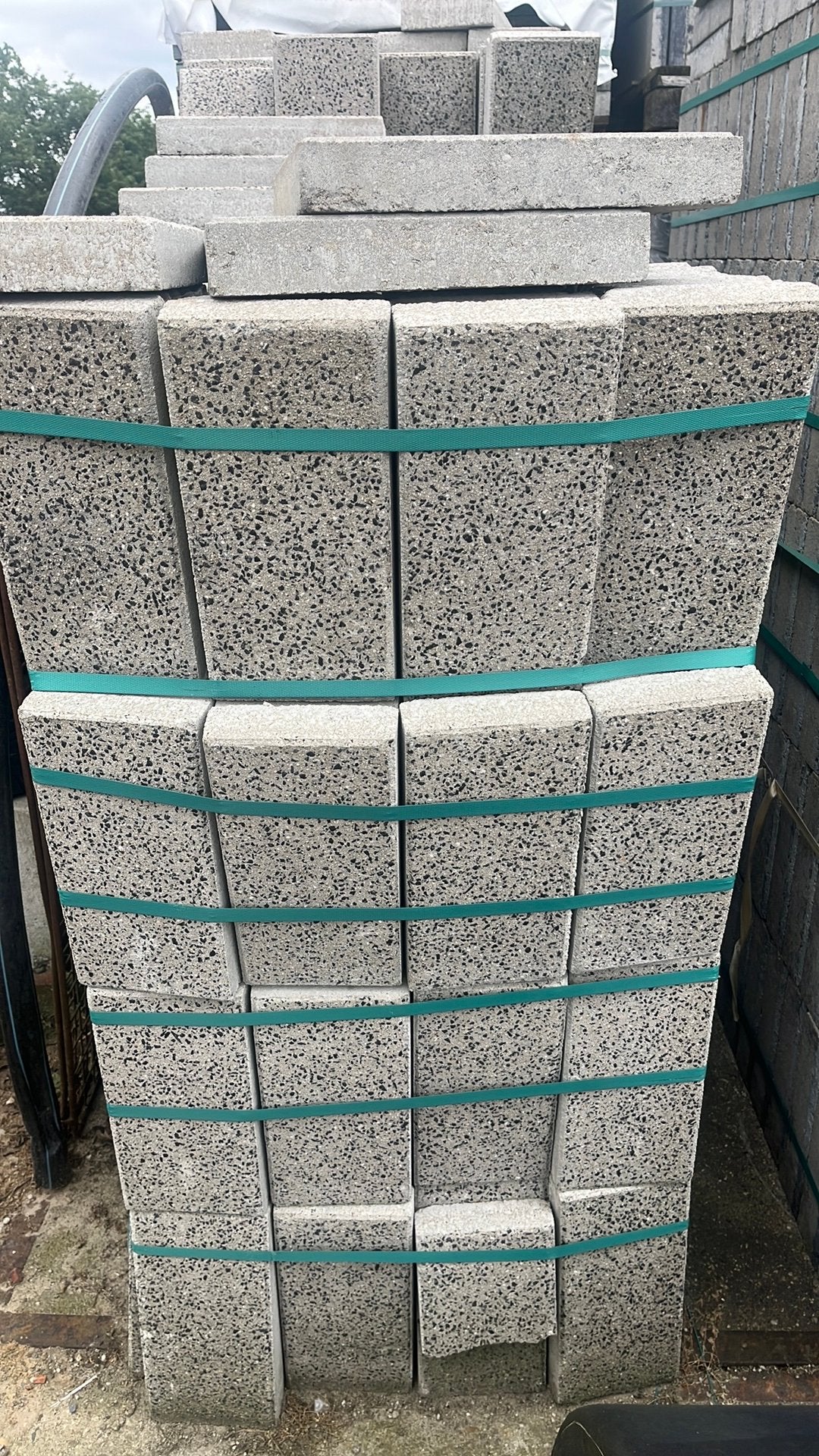 nieuwe betontegels 30 x 15 x 4 cm, Ophalen of Verzenden, Nieuw, Beton, Terrastegels