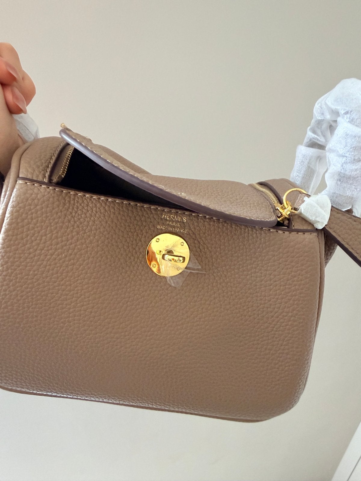 Hermès Lindy Mini Tas - Nieuwstaat, Sieraden, Tassen en Uiterlijk, Ophalen of Verzenden, Zo goed als nieuw, Beige, Handtas