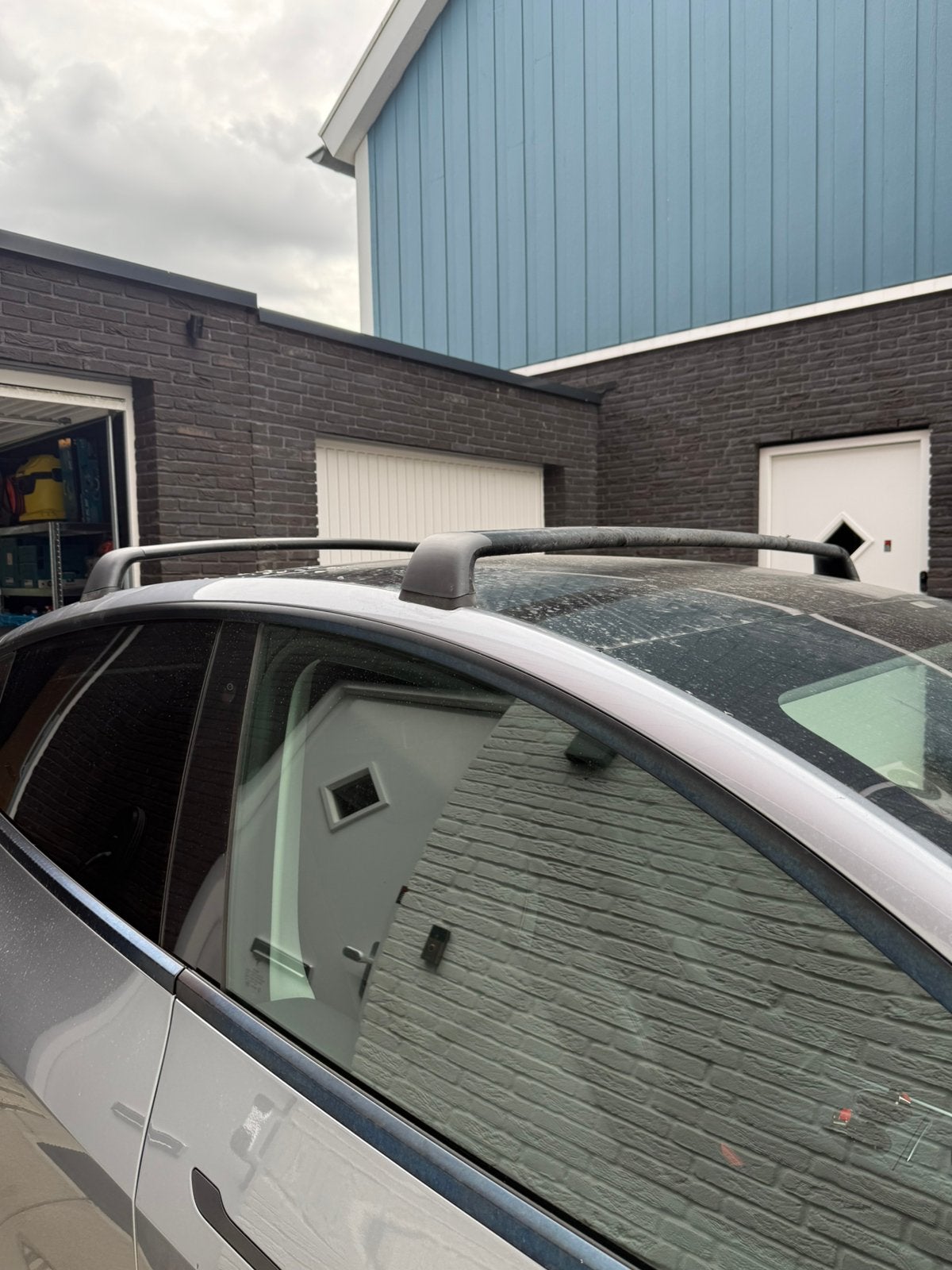 Foto 2 van Tesla Model Y Dakdragers | Dakkoffer