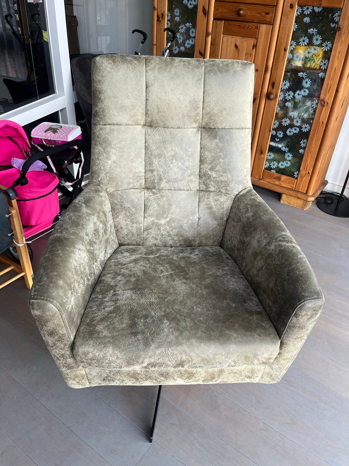 Comfortabele draaibare fauteuil - Zo goed als nieuw, Huis en Inrichting, Overige kleuren, Ophalen of Verzenden, Zo goed als nieuw