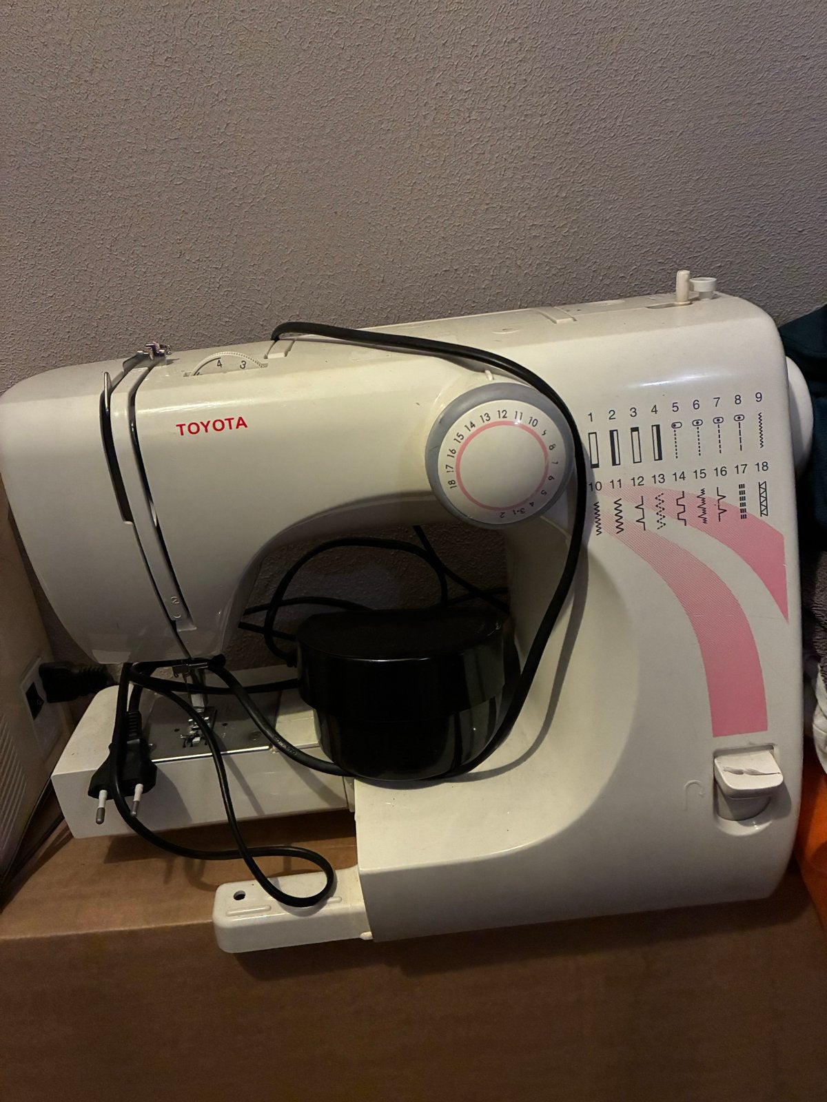 Toyota Naaimachine - goedwerkend, Ophalen, Gebruikt, Naaimachine, Overige merken