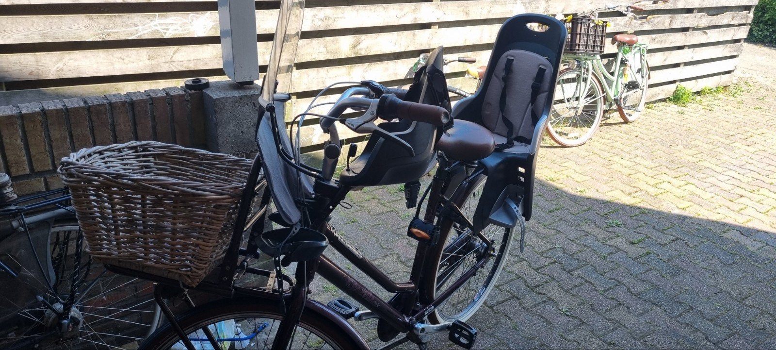 Gazelle fiets met kinderzitjes en mand, Ophalen