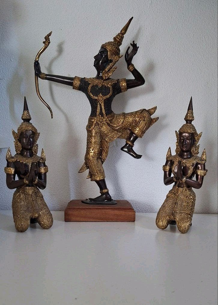 Set van 3 Thaise beelden: 2 knielende, 1 boogschutter, Ophalen