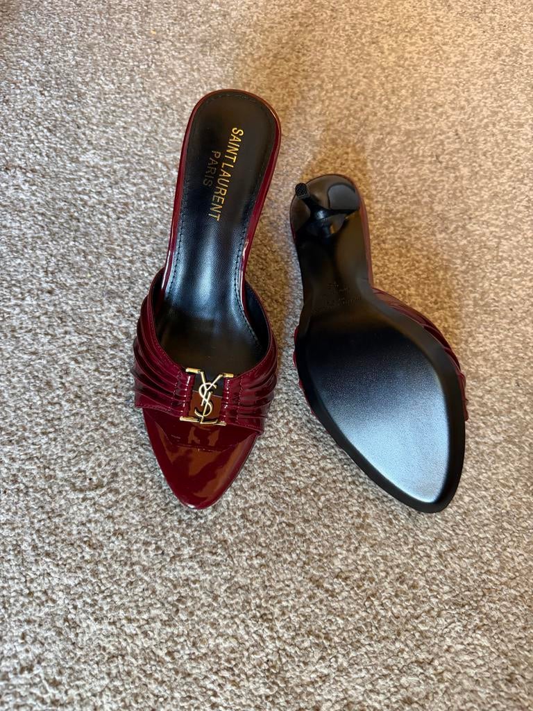 Elegante Kitten Heels Maat 38 - Saint Laurent Paris, Schoenen met lage hakken, Ophalen of Verzenden, Zo goed als nieuw, Rood