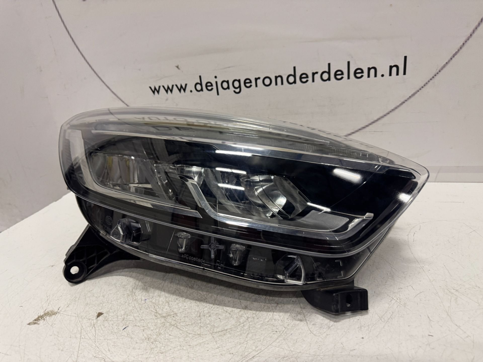 RENAULT CAPTUR FACELIFT VOL LED KOPLAMP RECHTS 260107244R, Renault Group, Gebruikt, Contact.group@renault.com, Renault