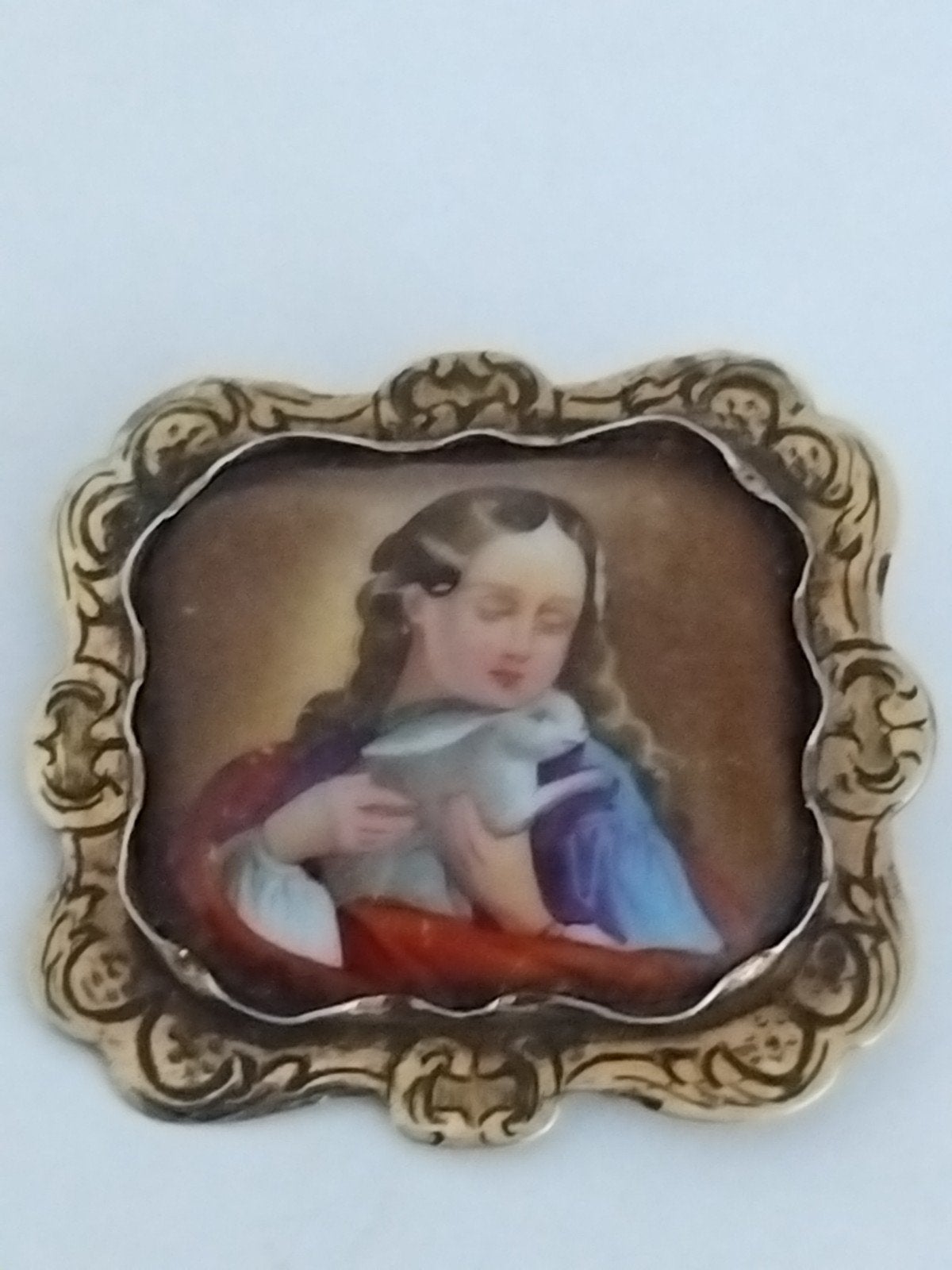 Broche ,meisje met konijn, in 8krt gouden lijstje, Ophalen of Verzenden, Zo goed als nieuw, Goud, Goud