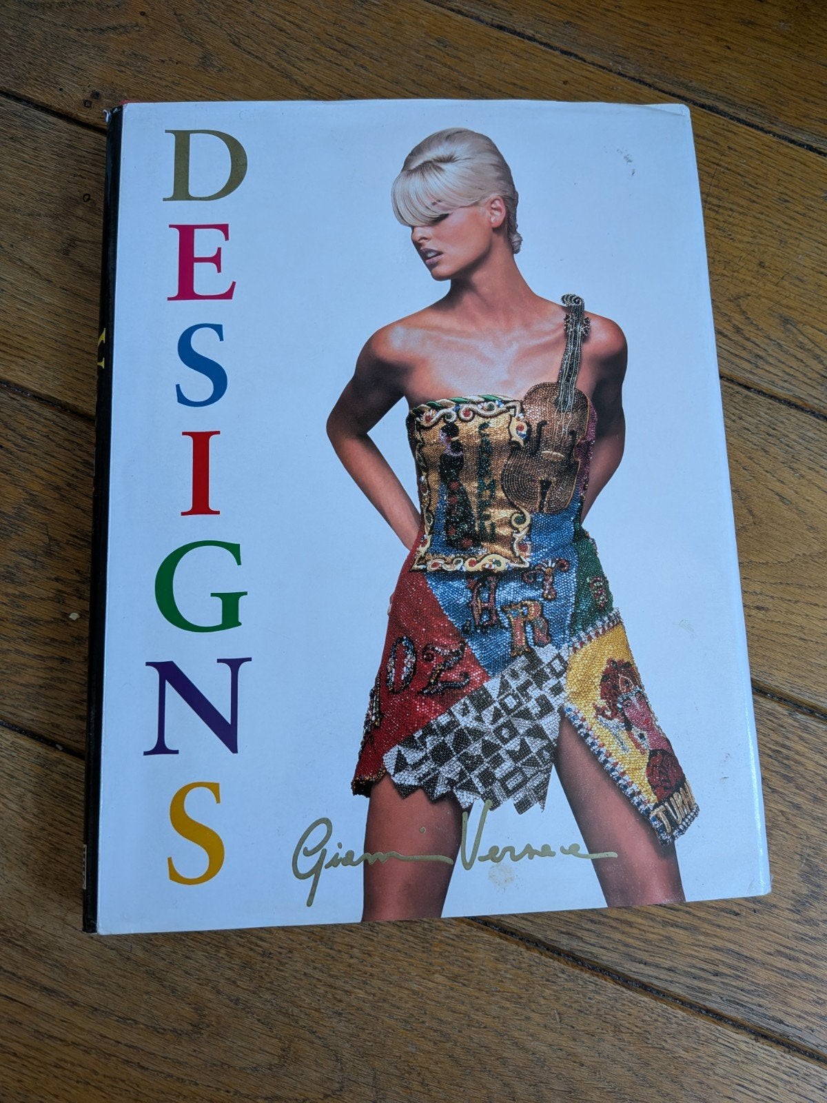 Gianni Versace Designs Boek - Modefotografie, Ophalen of Verzenden, Zo goed als nieuw, Overige onderwerpen