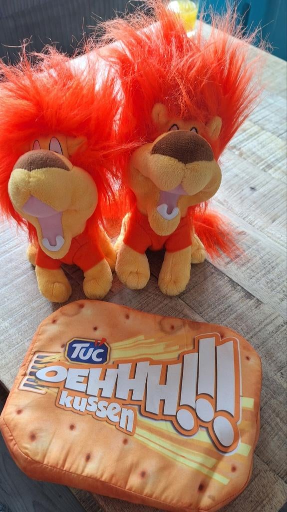 Knuffels: 2 leeuwen, TUC kussen, handpop, mega wup, Ophalen of Verzenden, Overige typen