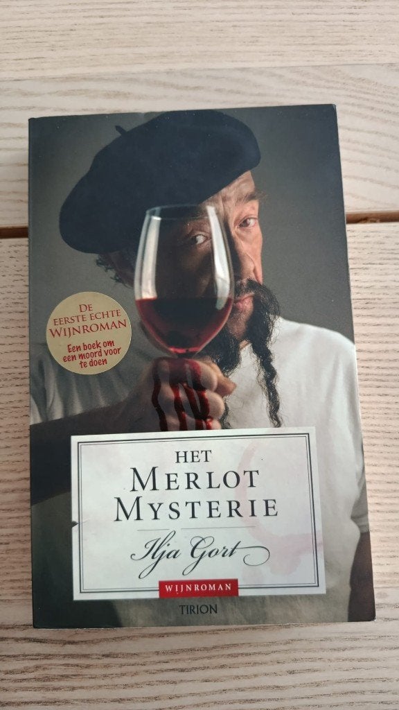 Het Merlot Mysterie - Ilja Gort (Wijnroman), Ophalen of Verzenden, Zo goed als nieuw, Nederland, Ilja Gort