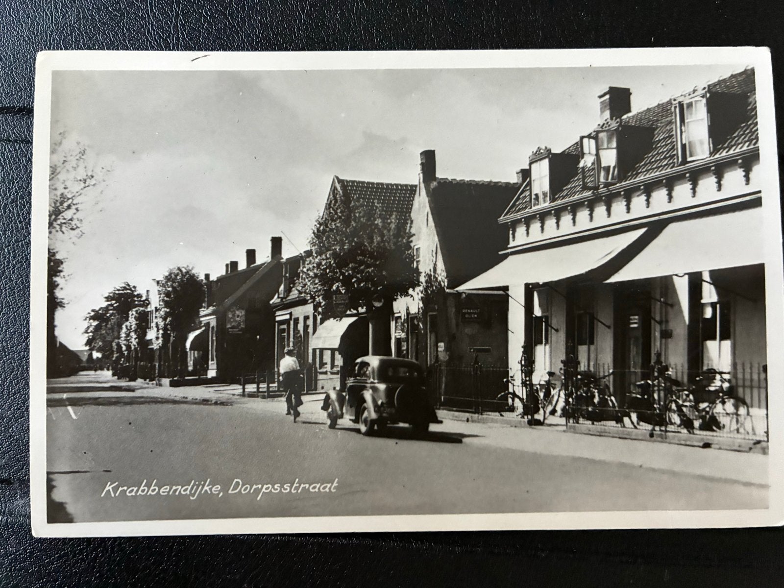 Oude Ansichtkaart Krabbendijke Dorpsstraat, Verzenden, 1920 tot 1940, Gelopen, Zeeland