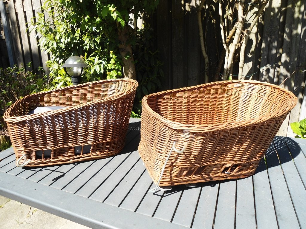 Groot formaat rieten honden fietsmandjes voor achterop fiets, Basil, Ophalen, Zo goed als nieuw, Hondenfietsmand