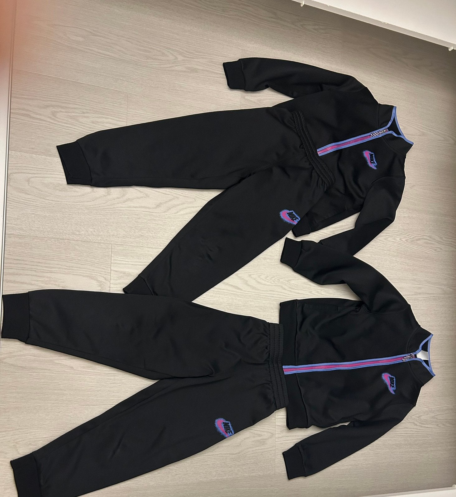 Nike joggingpak maat 116-122 6/7 jaar, Kinderen en Baby's, Ophalen of Verzenden, Gebruikt, Kleding