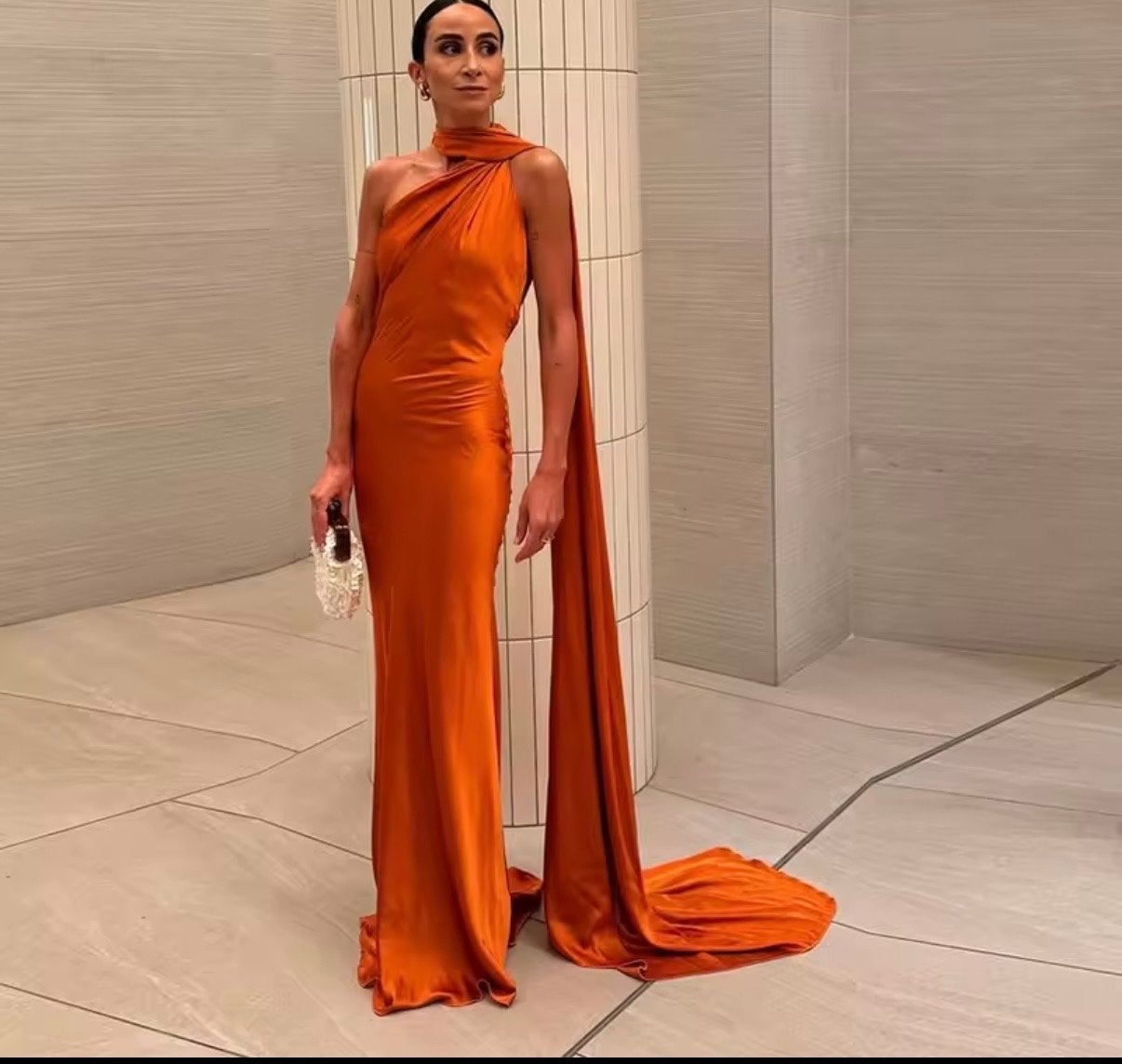 Elegante Oranje Galajurk met Open Rug en Drape Detail, Kleding | Dames, Gelegenheidskleding, Maat 38/40 (M), Galajurk, Nieuw, Oranje