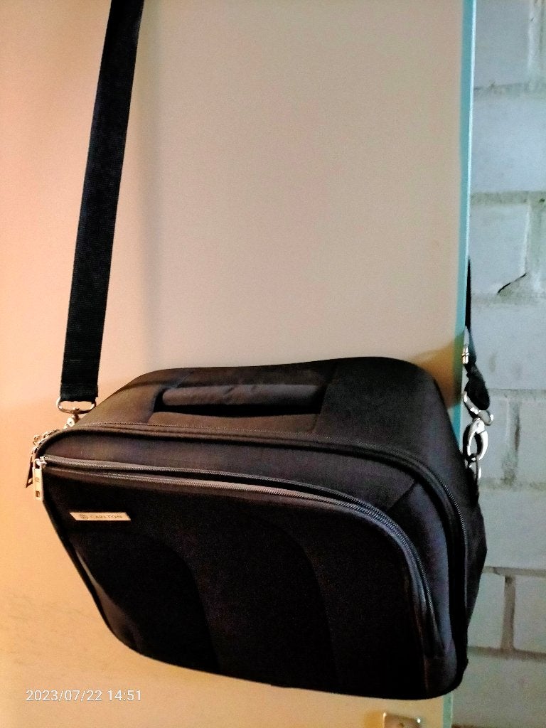 Zwarte Schouder tas van Carlton, Sieraden, Tassen en Uiterlijk, Tassen | Reistassen en Weekendtassen, 30 cm of meer, Zwart, Minder dan 35 cm