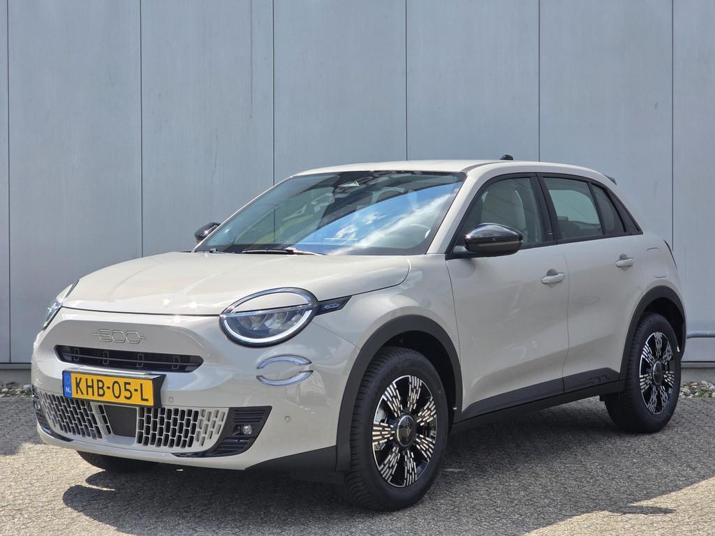 Fiat 600 110pk Hybrid Icon Automaat | Navigatie | Parkeercam, Automaat, 101 pk, Gebruikt, 1199 cc