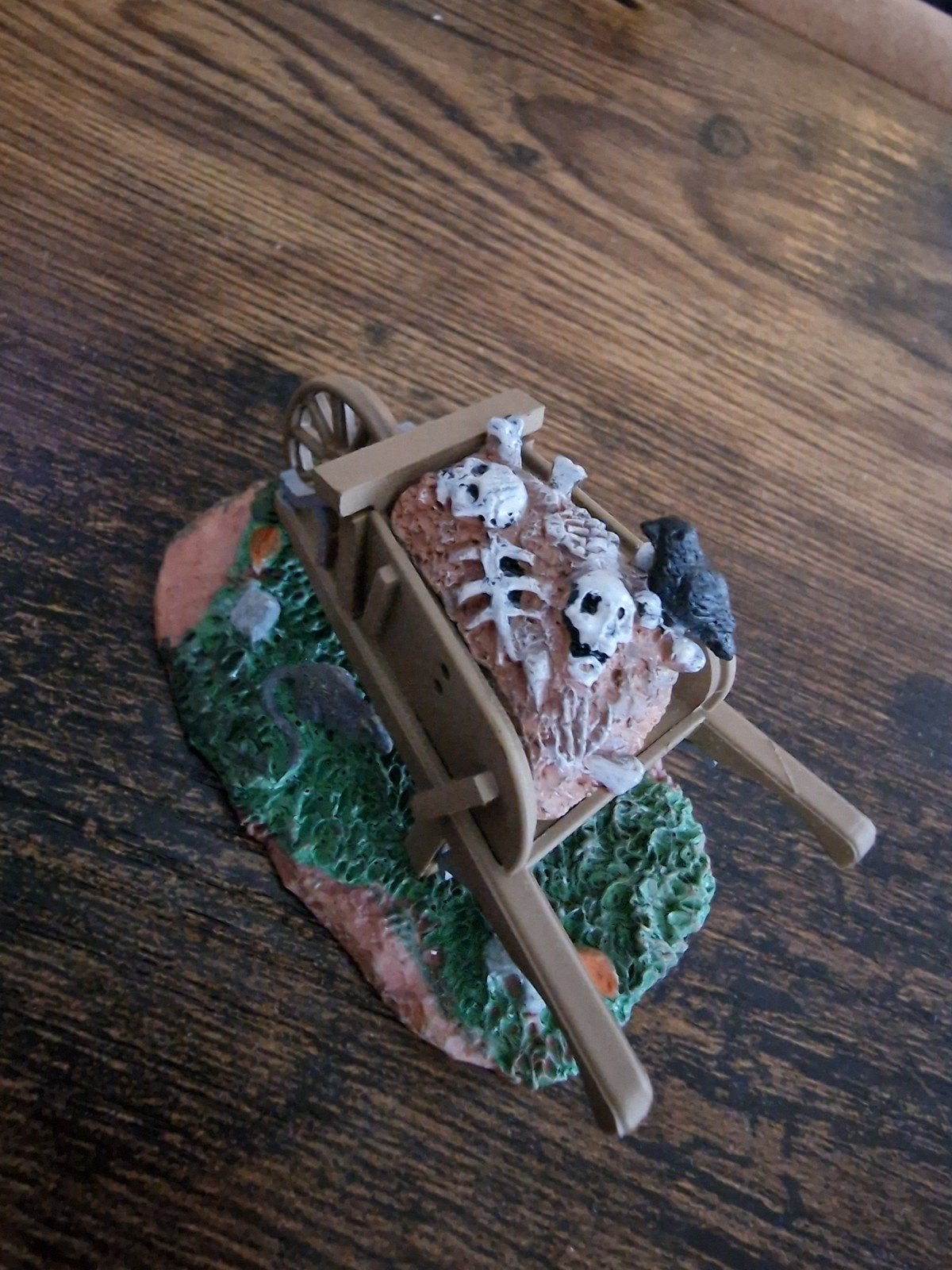 Lemax Spooky Town Kruiwagen mt Skeletten Halloween Decoratie, Ophalen of Verzenden, Zo goed als nieuw