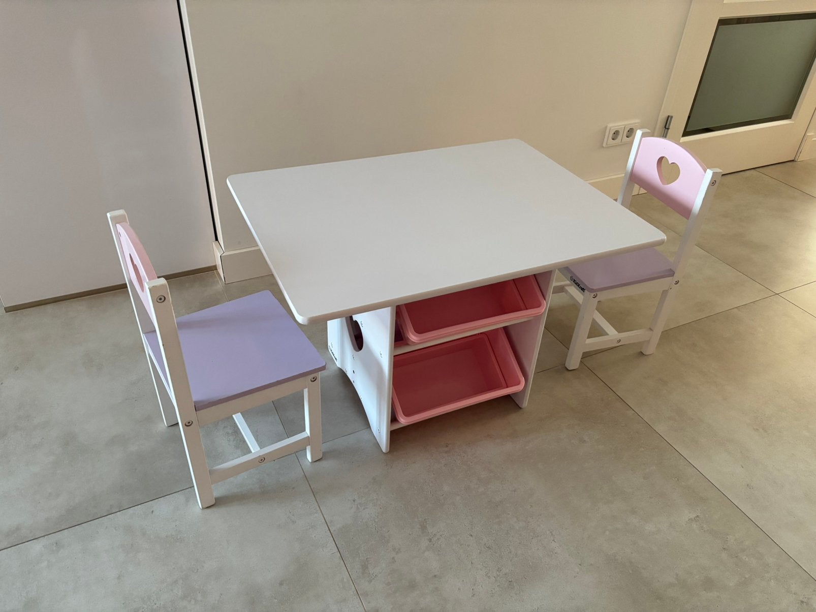 Kidkraft hartjes tafel met stoelen lila paars roze 26913, Ophalen, Gebruikt, Tafel(s) en Stoel(en)