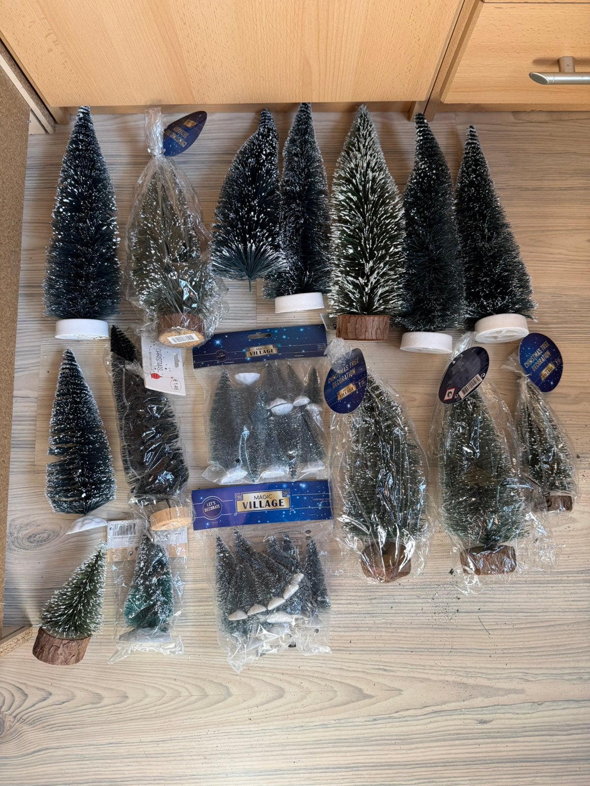 Partij boompjes kerstboom kerstdorp village kerst, Ophalen of Verzenden, Zo goed als nieuw